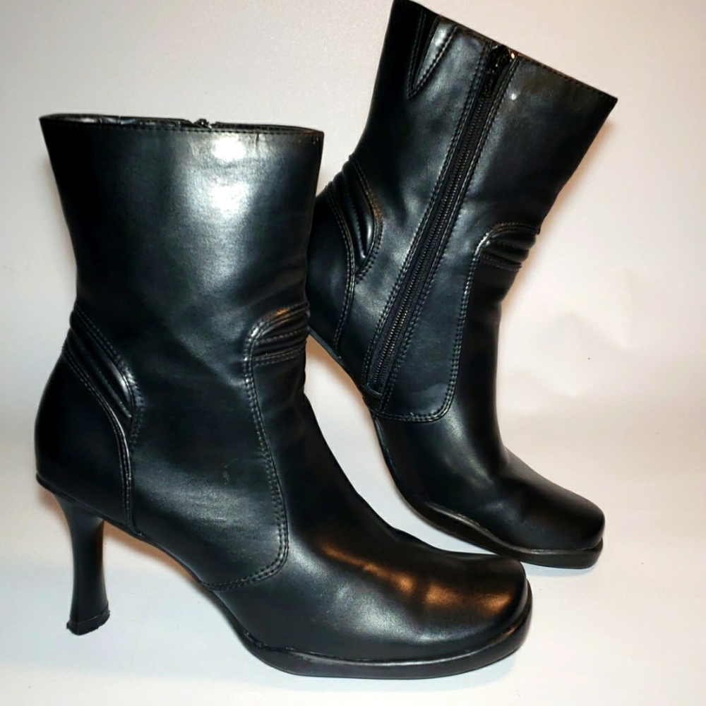 Victorian Mary Poppins Style black women's faux leather Heeled boots .